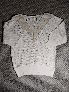 Women's Cinderella White And Cream Crochet V-Neck Sweater